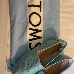 Toms blue sequin 8.5
